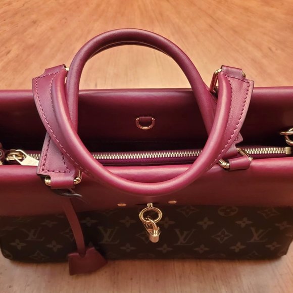 Louis Vuitton Cerise Monogram Venus Bag - Picture 4 of 9